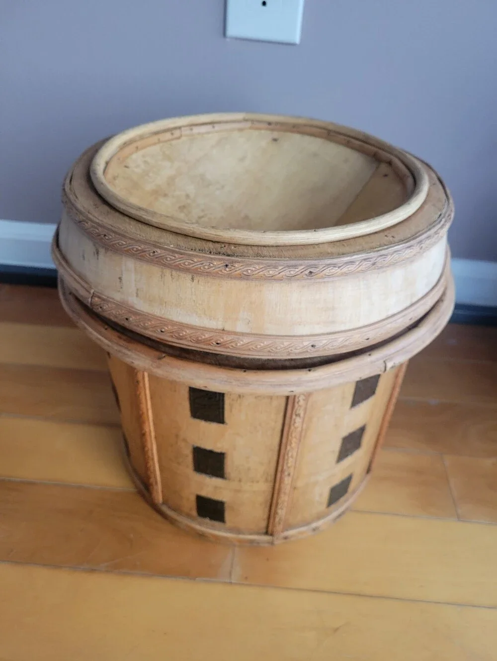RARE VINTAGE WOODEN BUCKET CANISTER CYLINDER SHAPE LID DESIGN FLOWERS METAL 15.5